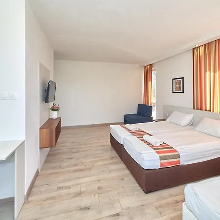 Relax Larrisa * Primorszko