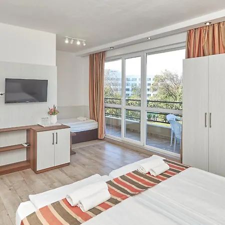 Relax Larrisa Apartman *