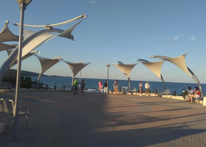 Relax Larrisa * Πριμόρσκο