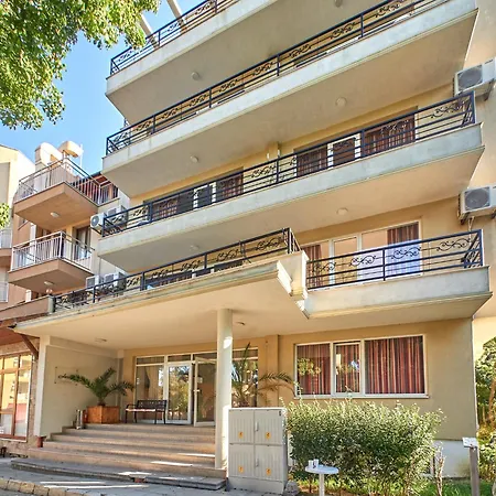 Relax Larrisa * Πριμόρσκο